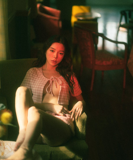 Nardear Montgod beautiful model pictures