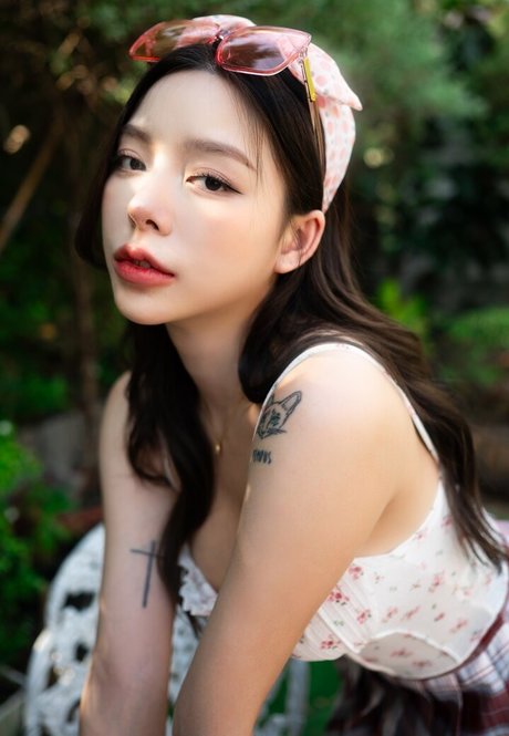 Nardear Montgod model pornographic photos