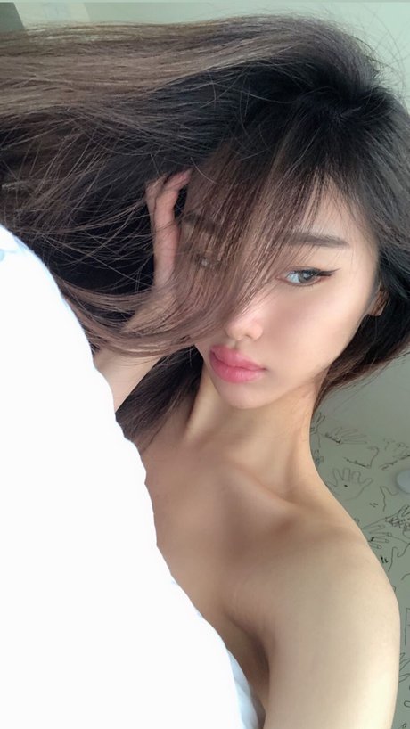 Mari Bambei_ naked pornstar img
