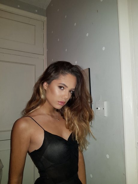 Saoirse Alicia Behzadi_ adult model gallery