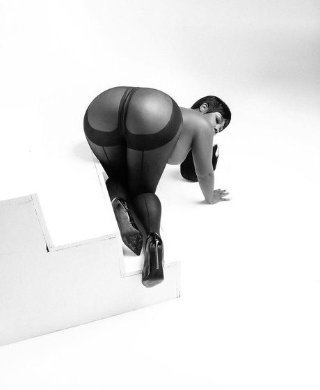 Sukihana_ naked pornstar pic