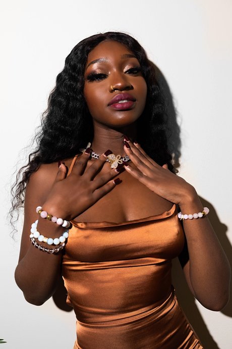 Manoujeanty exclusive pornstar pics