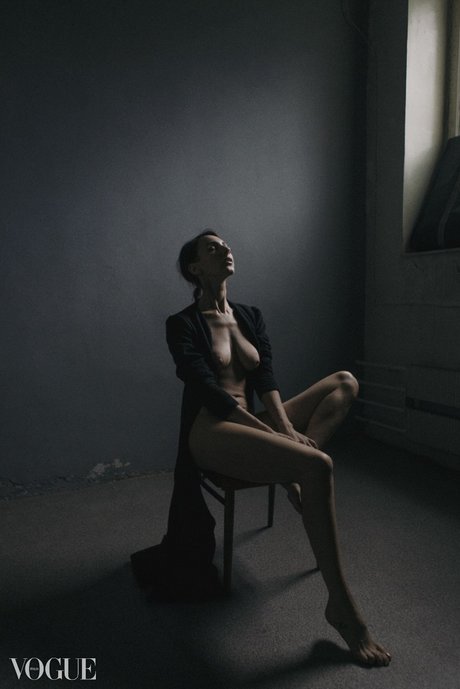 Natali kolibri model adult photos