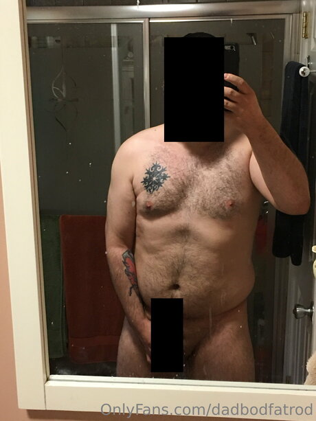 Dadbodfatrod naked model pic
