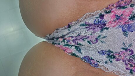 Crystaab model naked picture