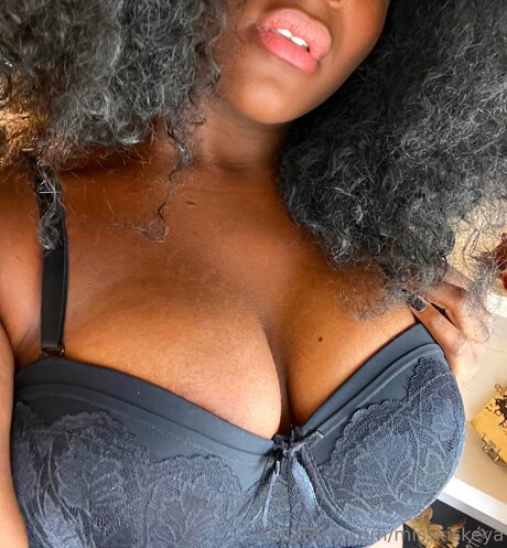 Hypnotik Kiskeya model sex photo