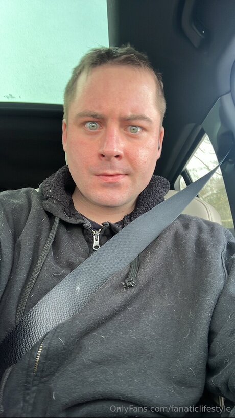 Fanaticlifestyle top model image