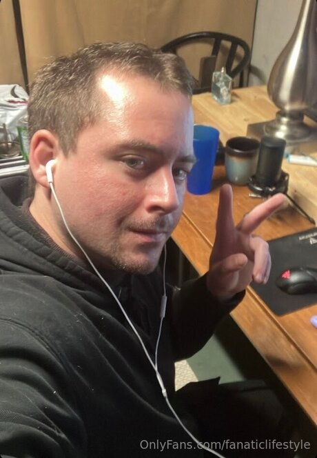 Fanaticlifestyle model high quality img