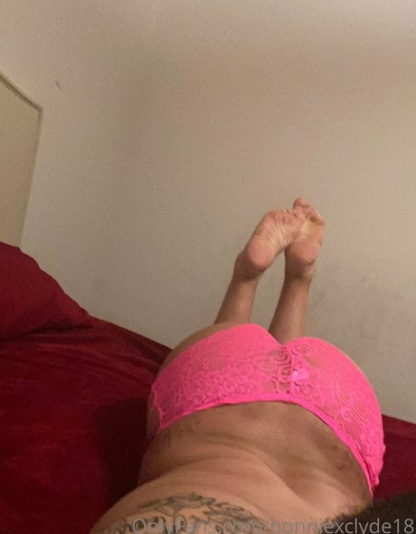 bonniexclyde18 pornstar top photo