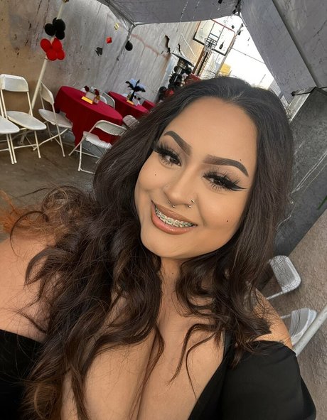 samfr0mhell model beautiful image