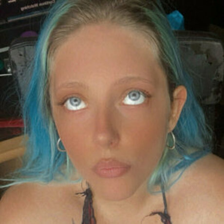 freakykay420 pretty actress photo