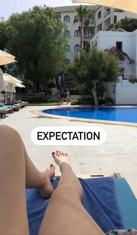 Alissa Strekozova nude model images