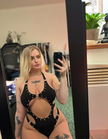 freekikihelen model pretty pic
