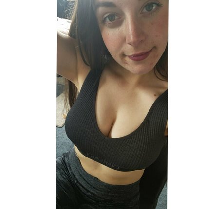 bea zee pornstar art galleries