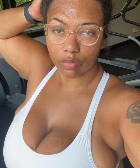 WeightOffAsh model best pictures