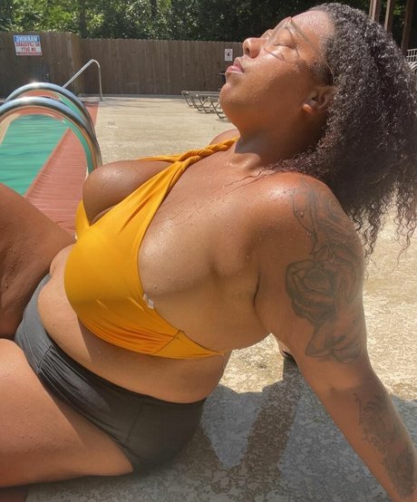 WeightOffAsh actress picture