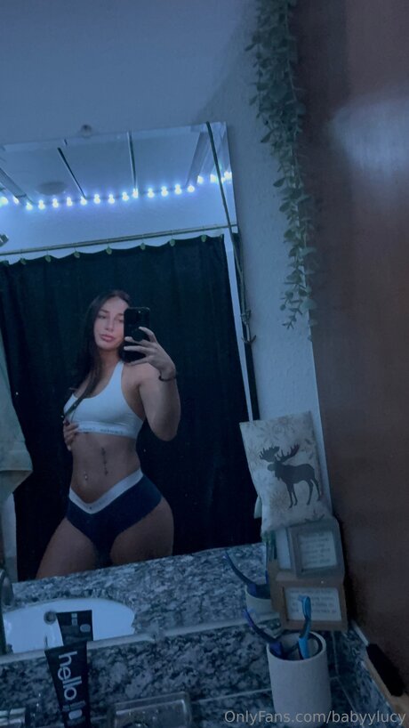 Babyylucy hot star pics