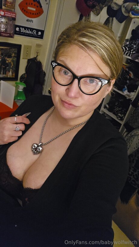 Babywolfwitch exclusive star image