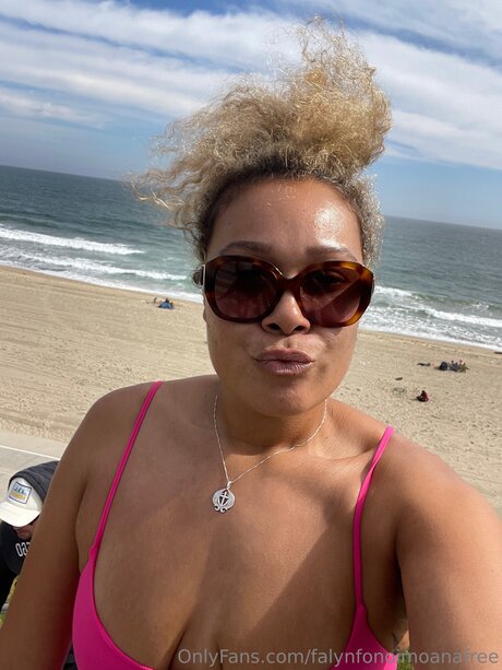 bbw glasses onlyfans free naked photo