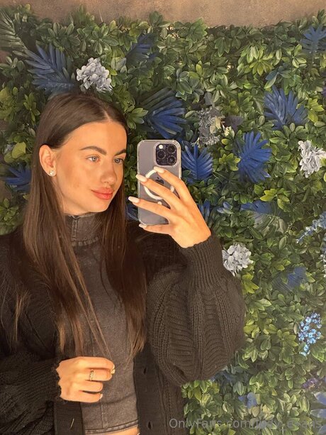 Judy Evans exclusive star photo