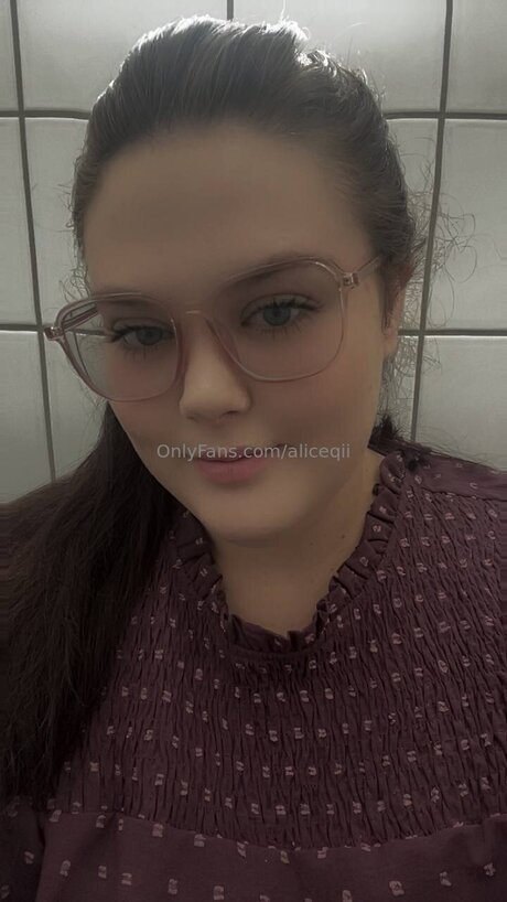 Aliceqii sex pornstar img