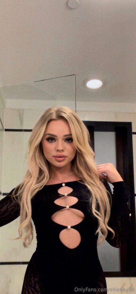 Xo Ellie star sexy pics