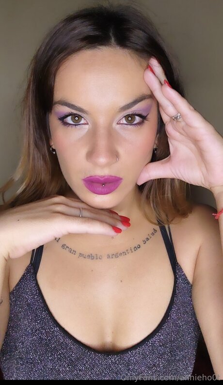 Annieho0t free actress pic