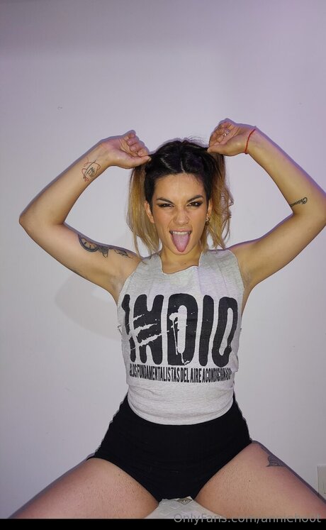 Annieho0t naked star picture