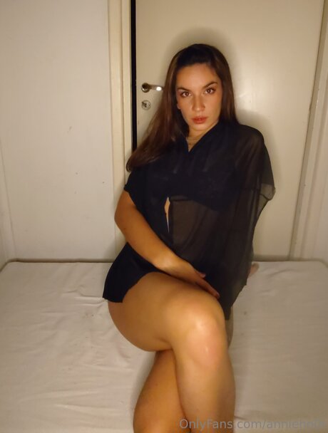 Annieho0t adult actress images