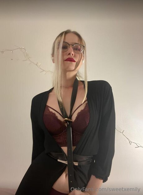 Sweetxemily adult actress photo