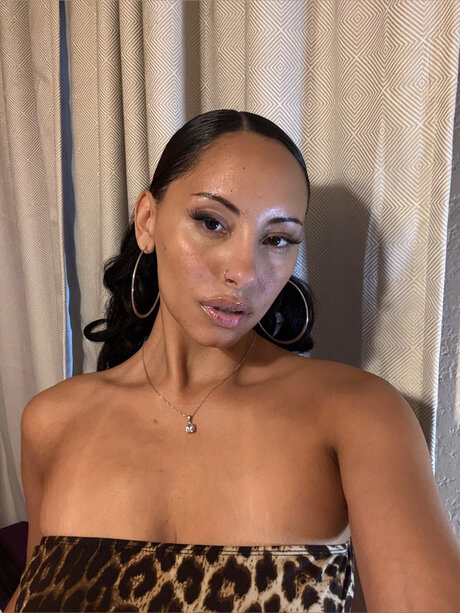 Bustynikki pornstar free pics