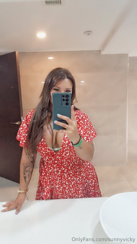 Sunnyvicky naked pornstar photos
