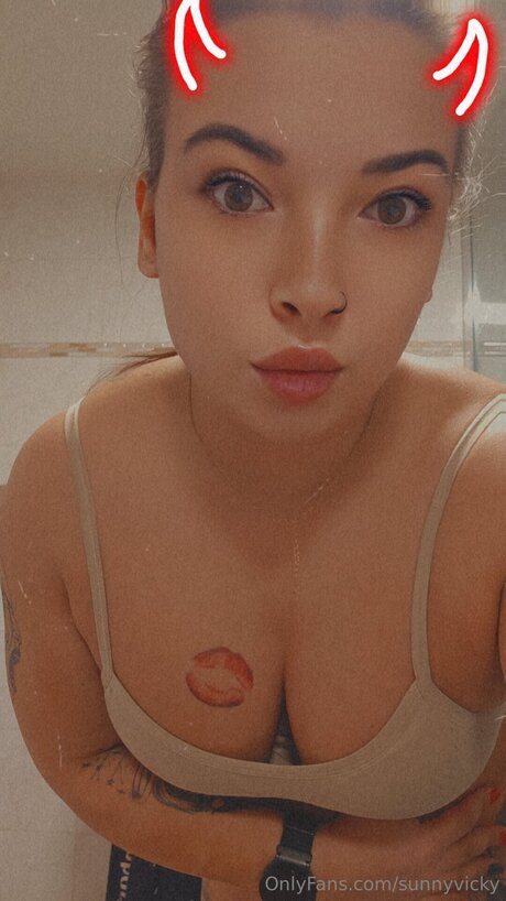 Sunnyvicky pornstar nude pic