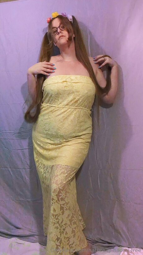 Naturally Naomi Free art model pictures