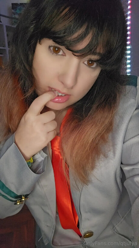 Julyett4 profile pic