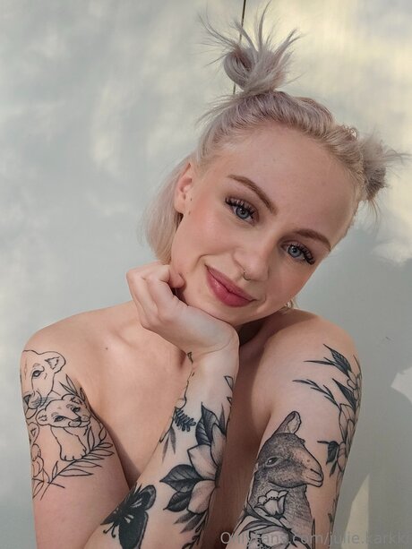 Julie Karkki perfect star pics