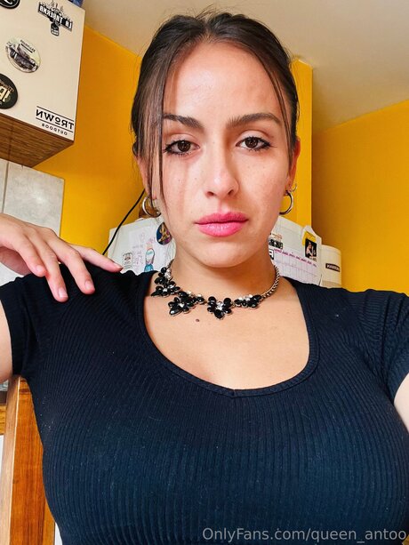 Queen Antoo model xxx img