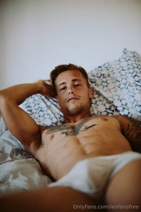 Leofansfree model hot pics