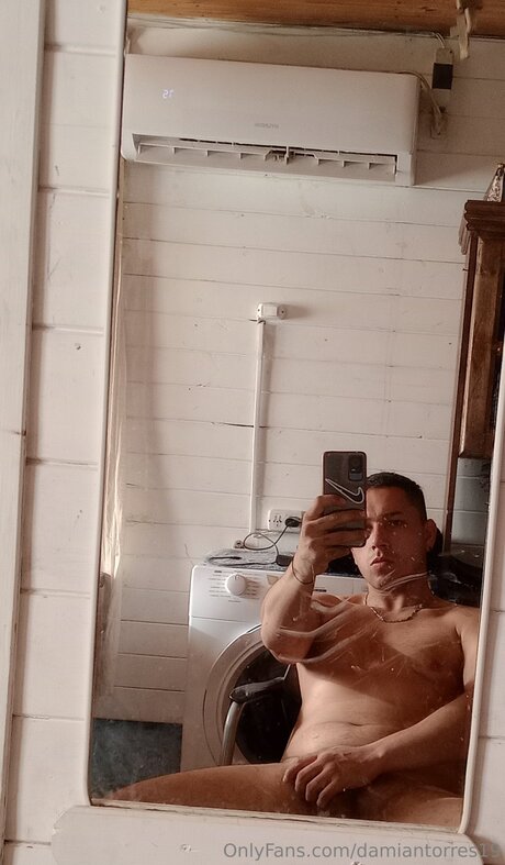 Damiantorres19 model pornographic images