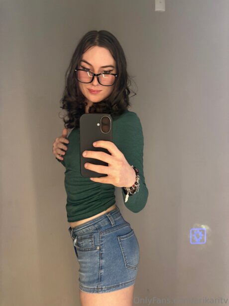 Arikaritv model sex image