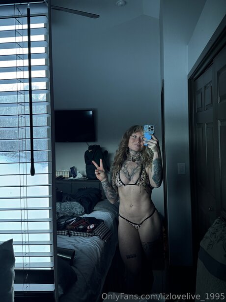 Lizlovelive 1995 star sexy picture