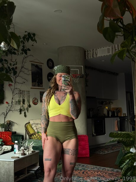 Lizlovelive 1995 pornstar beautiful images