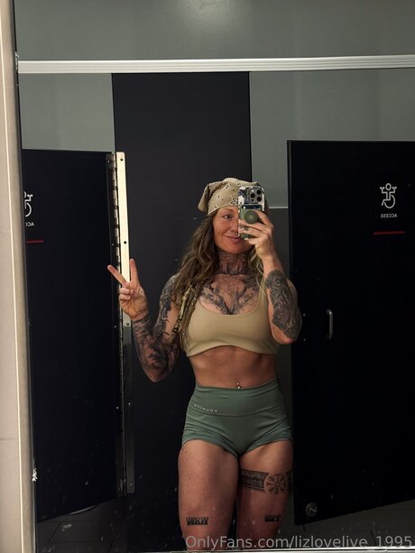 Lizlovelive 1995 sexy model img