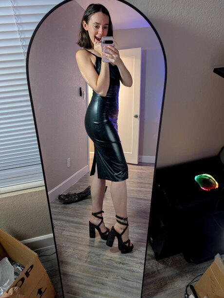 Peekabooadams model hd pics
