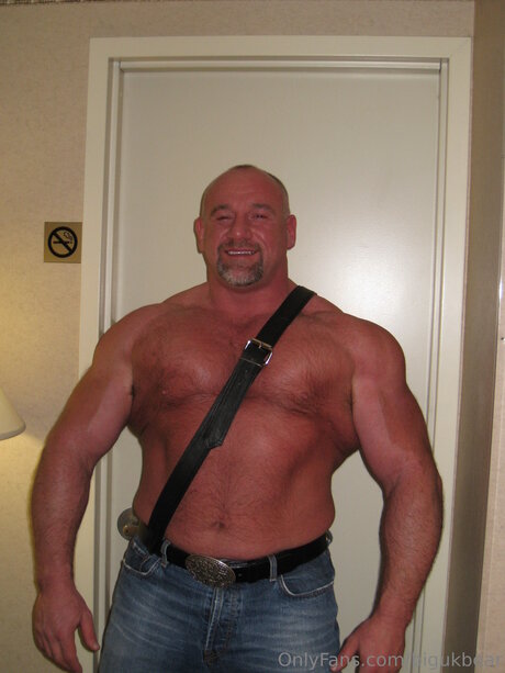 Bigukbear exclusive pornstar image