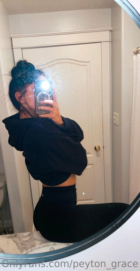 Peyton Grace star erotic pics