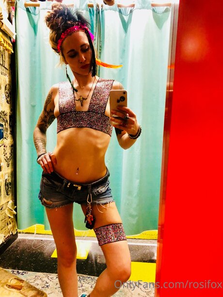 Rosifox model hot pictures