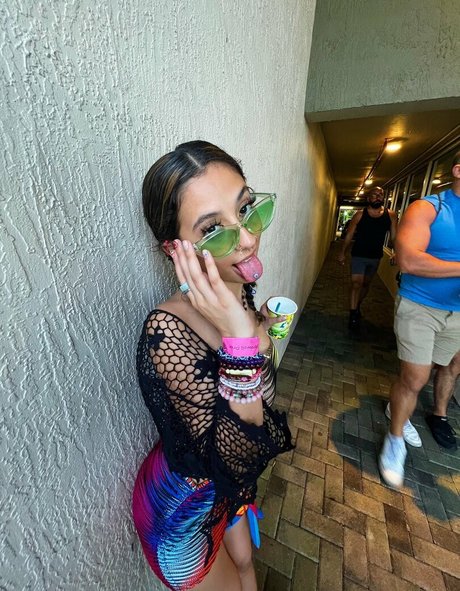 GroovyMya star hot picture