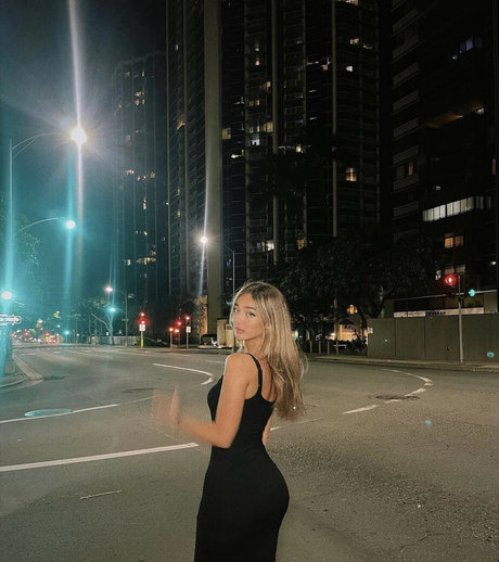 LilyMarie f sexy star image