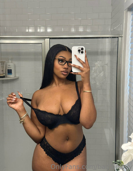 baddiejoyy model naked picture